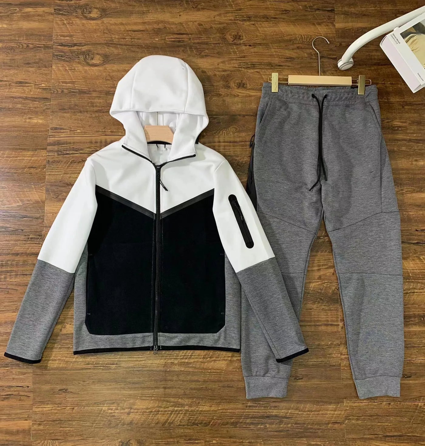 Men's New Spring and Autumn Sports Leisure Clothing Set Hooded Zipper Jacket With Small Leg Pants Loose Fit for Adults