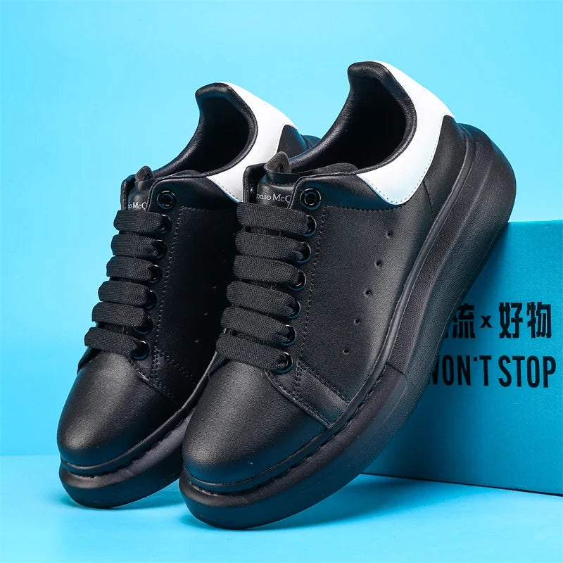 Hot selling small white shoes with high quality and thick soles, versatile sports and leisure board shoes, couple shoes