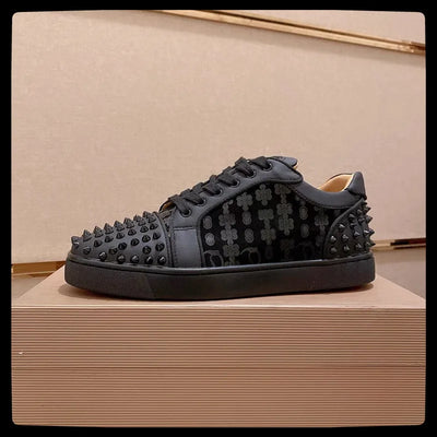 Fashionable Full Rivets Lace-Up Casual Sports Shoes Male Real Leather Mens Flat Sole Shallow Spikes Sneakers Zapatillas De Mujer