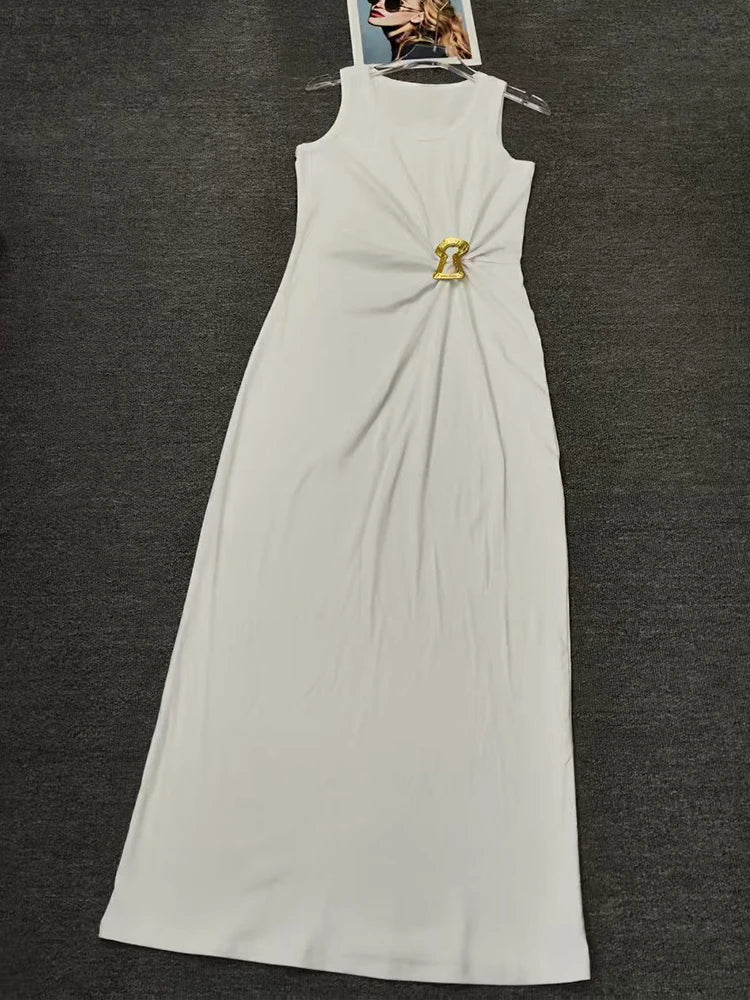 Summer 2025 Women's fashion round neck sleeveless metal buckle pleated waist-cinching dress, elastic tight knitted dress
