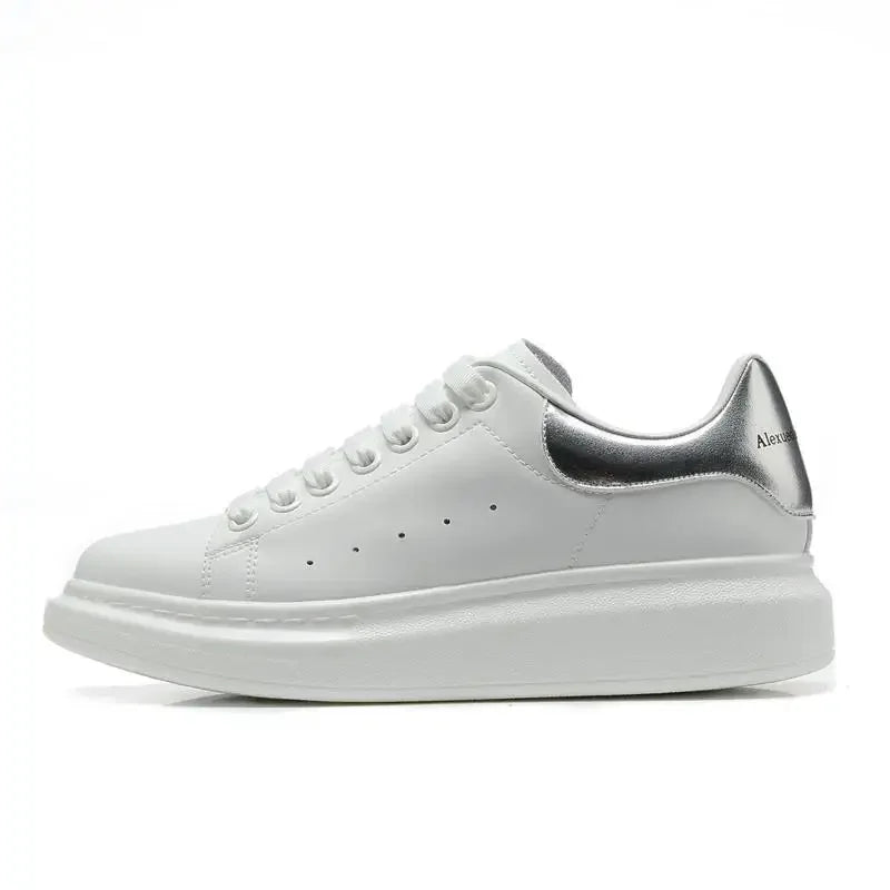 Hot selling small white shoes with high quality and thick soles, versatile sports and leisure board shoes, couple shoes