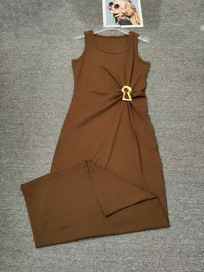 Summer 2025 Women's fashion round neck sleeveless metal buckle pleated waist-cinching dress, elastic tight knitted dress