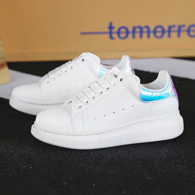 Hot selling small white shoes with high quality and thick soles, versatile sports and leisure board shoes, couple shoes