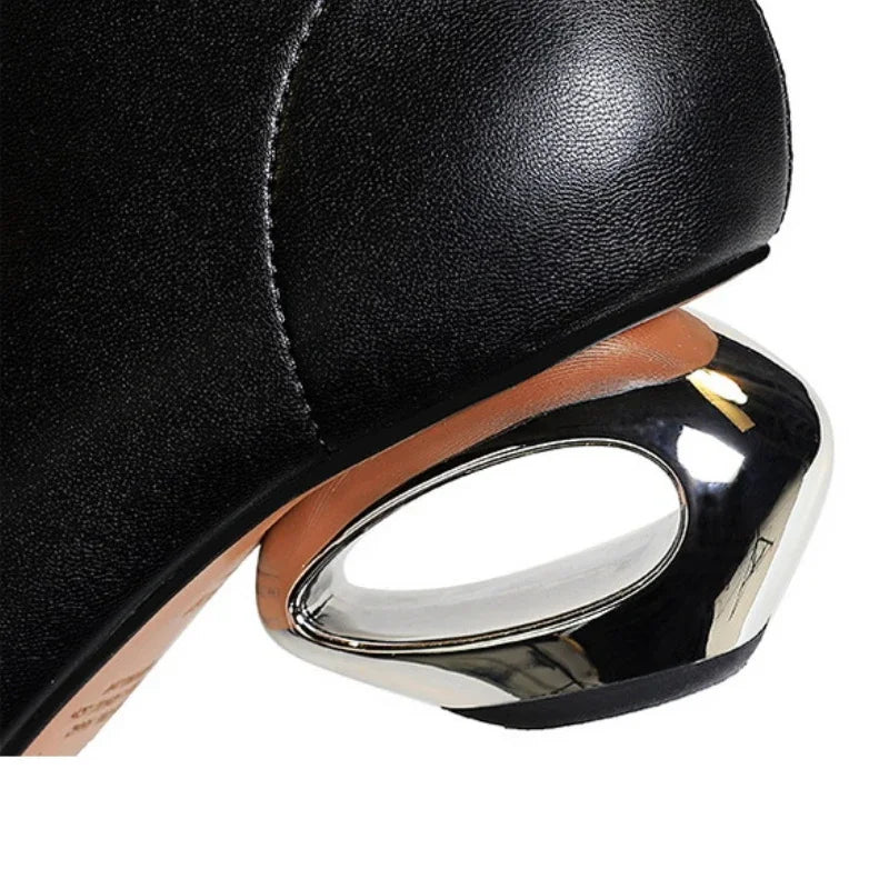 2025 New Metal Hollow Heel Iron Head Metal Pointed Toes Modern Short Boots for Women Winter Street Style Low Heel Boots Female