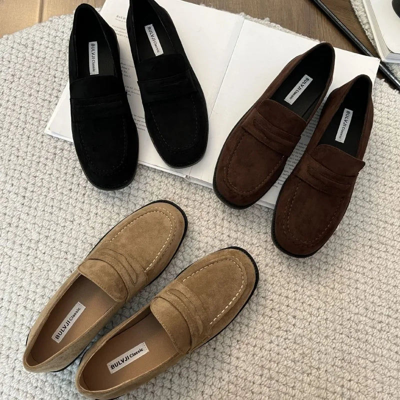 Spring And Autumn Retro Female Loafers 2025 New Style Roman Flat Heel Comfortable Versatile Slip On Cow Suede Women Flat Shoes