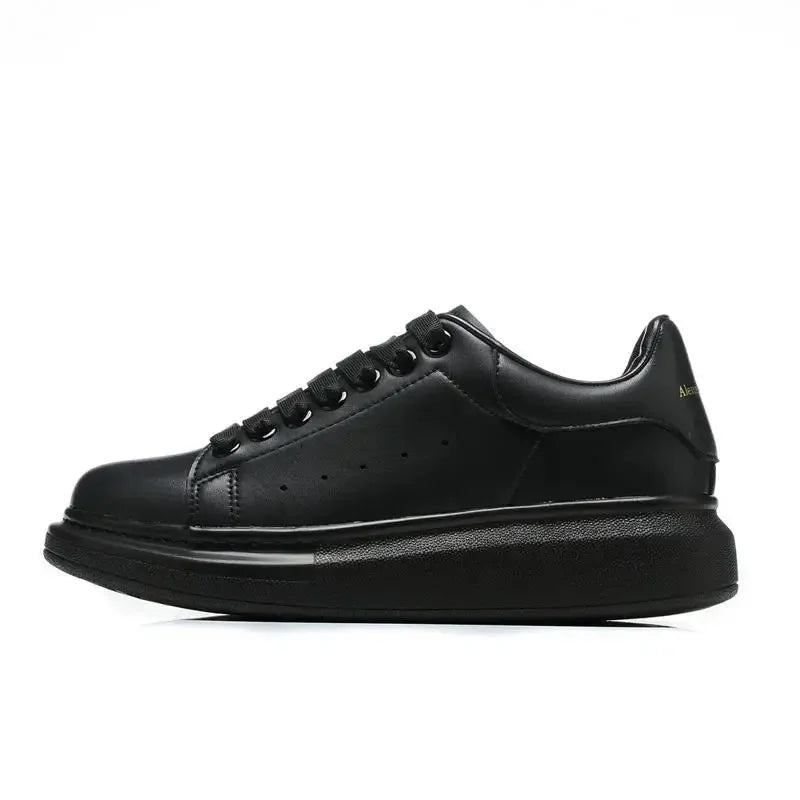 Hot selling small white shoes with high quality and thick soles, versatile sports and leisure board shoes, couple shoes