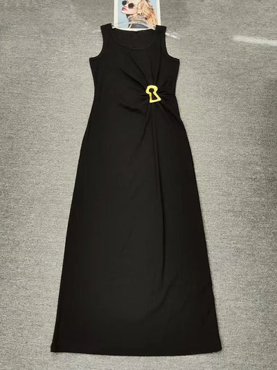 Summer 2025 Women's fashion round neck sleeveless metal buckle pleated waist-cinching dress, elastic tight knitted dress