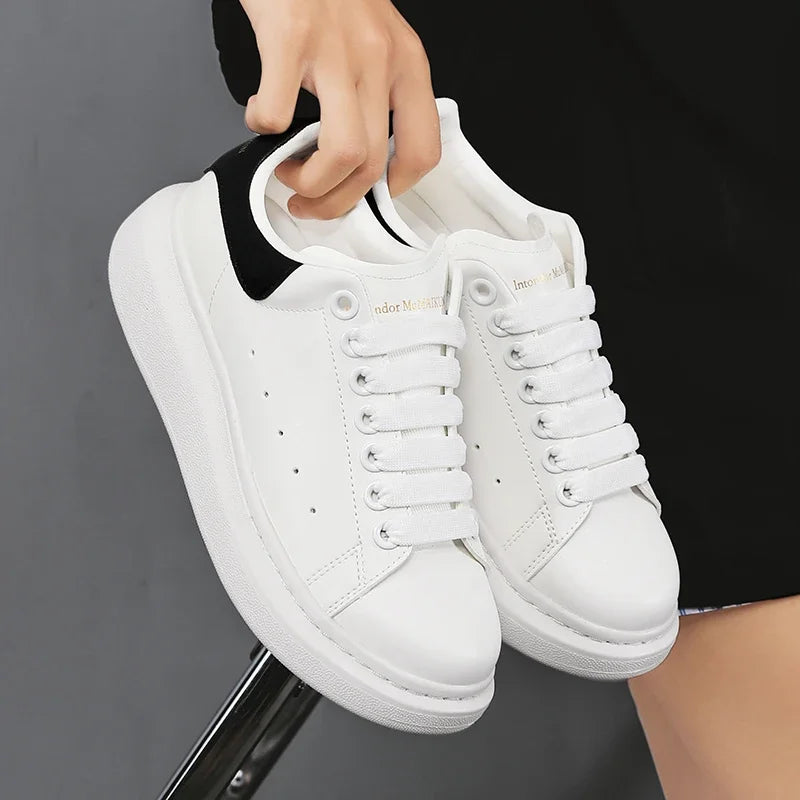 Hot selling small white shoes with high quality and thick soles, versatile sports and leisure board shoes, couple shoes