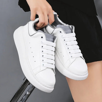 Hot selling small white shoes with high quality and thick soles, versatile sports and leisure board shoes, couple shoes