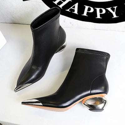 2025 New Metal Hollow Heel Iron Head Metal Pointed Toes Modern Short Boots for Women Winter Street Style Low Heel Boots Female