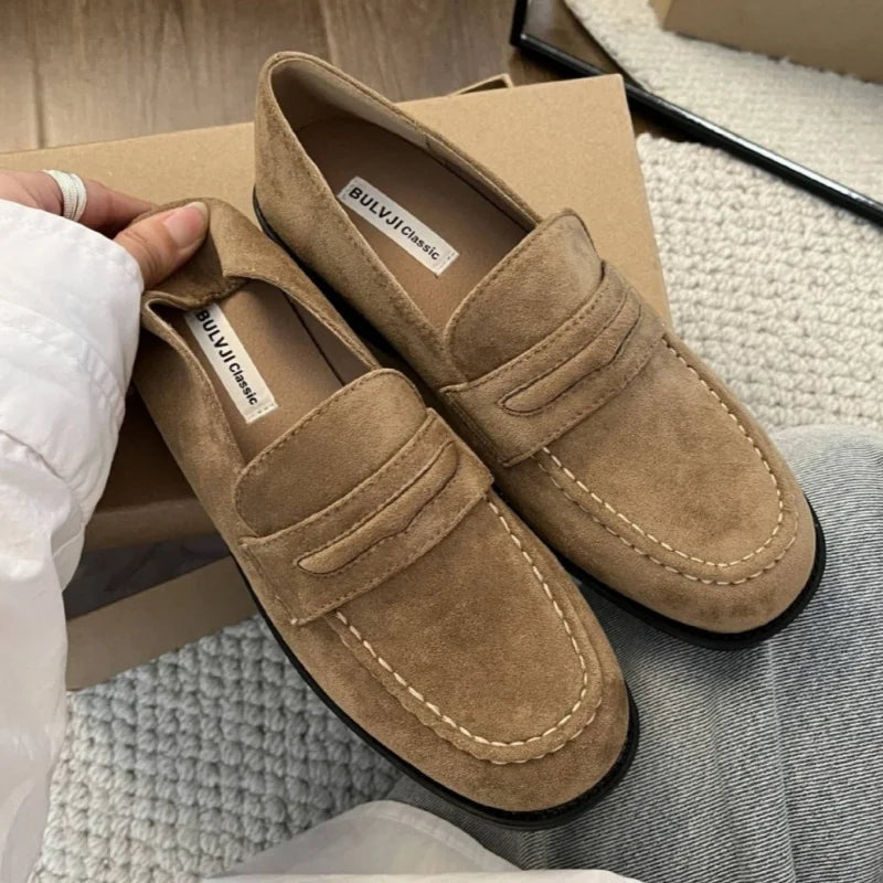 Spring And Autumn Retro Female Loafers 2025 New Style Roman Flat Heel Comfortable Versatile Slip On Cow Suede Women Flat Shoes