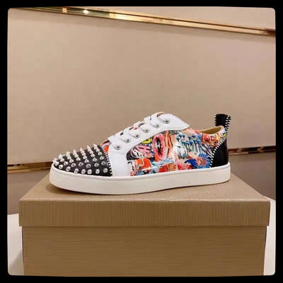 Fashionable Full Rivets Lace-Up Casual Sports Shoes Male Real Leather Mens Flat Sole Shallow Spikes Sneakers Zapatillas De Mujer