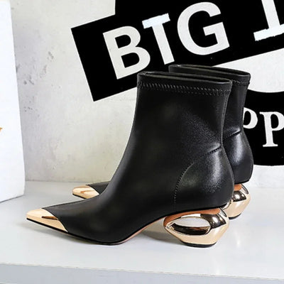 2025 New Metal Hollow Heel Iron Head Metal Pointed Toes Modern Short Boots for Women Winter Street Style Low Heel Boots Female
